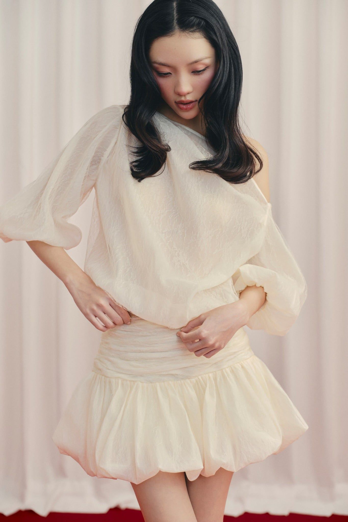 Váy tiệc lệch vai dáng ngắn Ivory Puff Sleeve One Shoulder Mini Dress