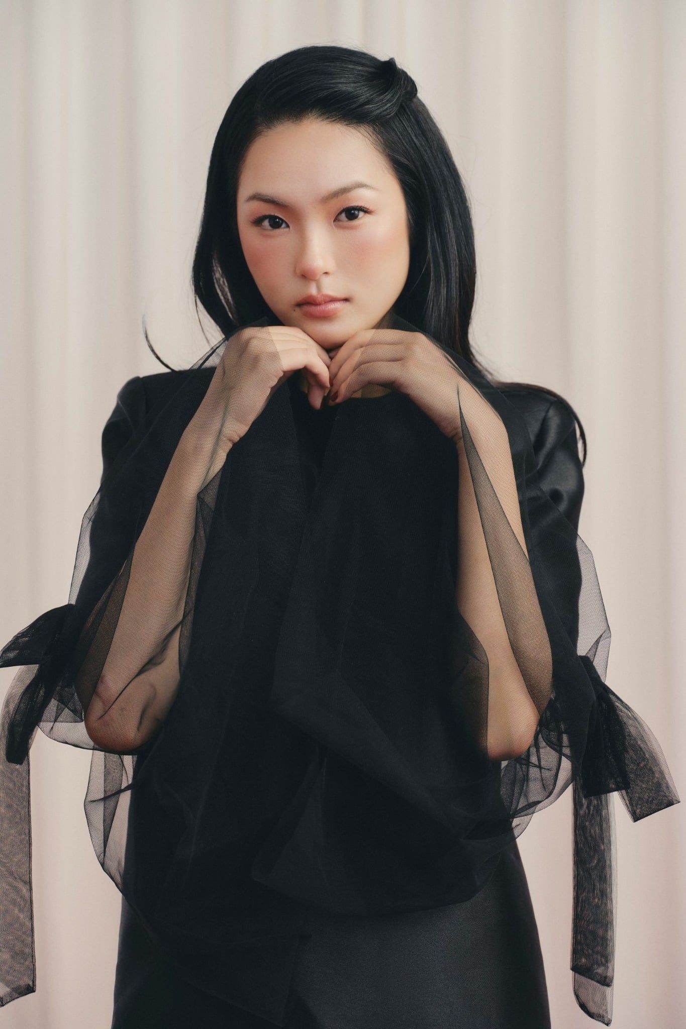 Váy tiệc tay dài thắt nơ Black Mesh Sleeve Mini Dress