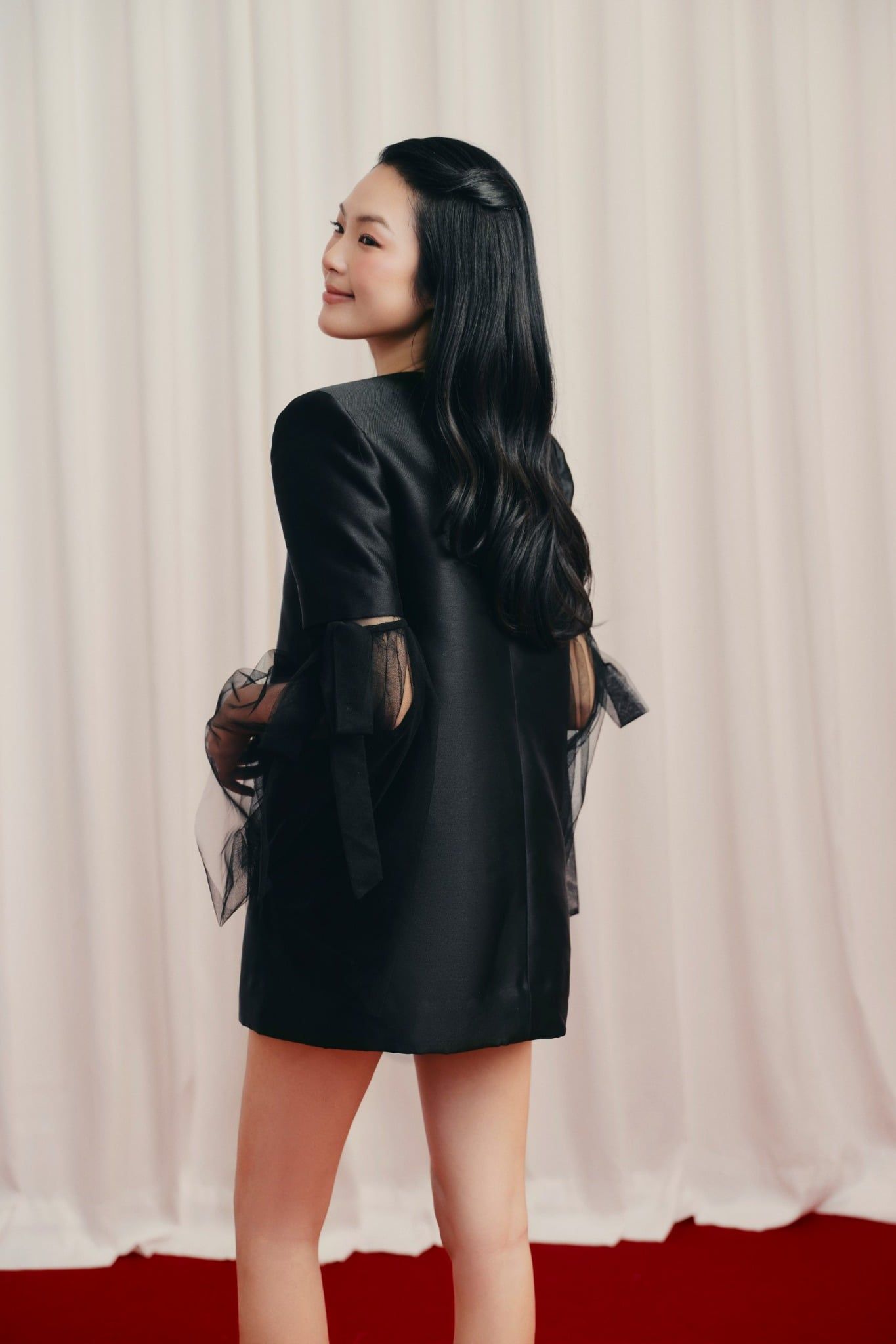 Váy tiệc tay dài thắt nơ Black Mesh Sleeve Mini Dress