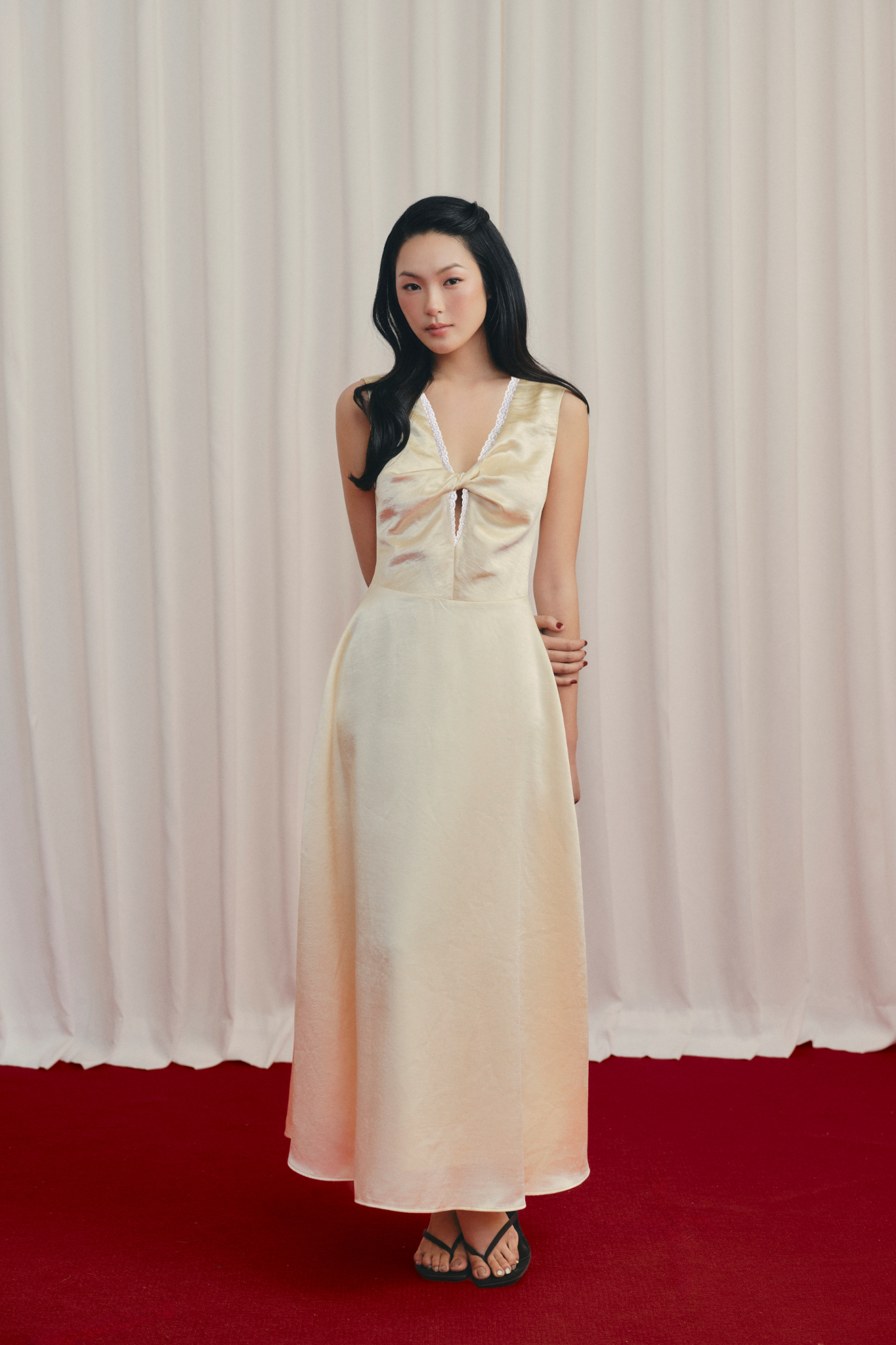 Váy tiệc xoắn ngực Cream Silky Twisted Dress