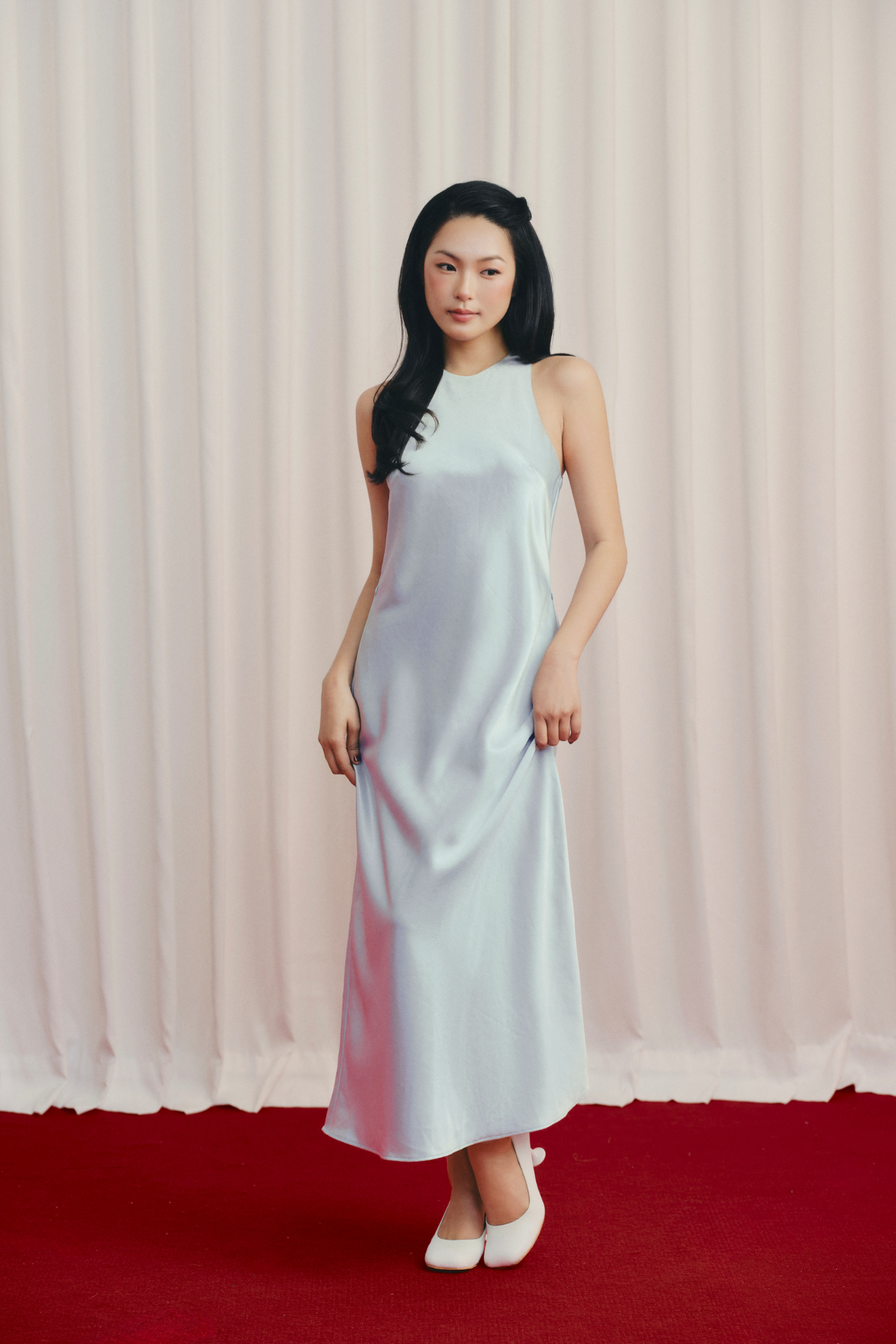 Đầm lụa cổ yếm Silky Halter Dress	nhiều màu