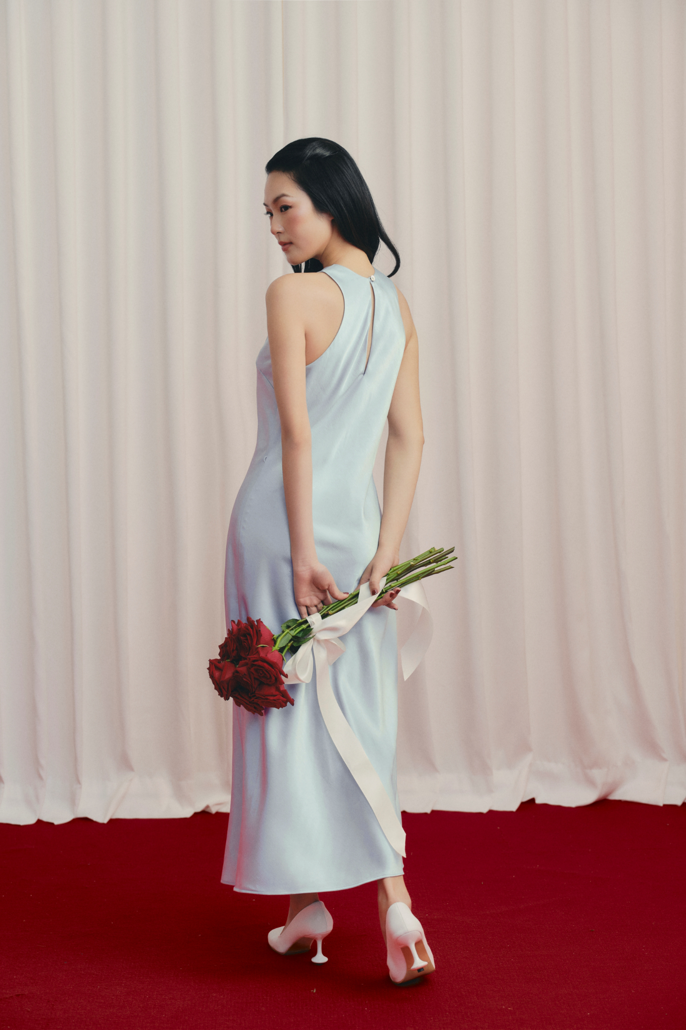 Đầm lụa cổ yếm Silky Halter Dress	nhiều màu