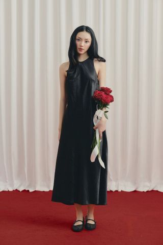 Đầm lụa cổ yếm Silky Halter Dress	nhiều màu
