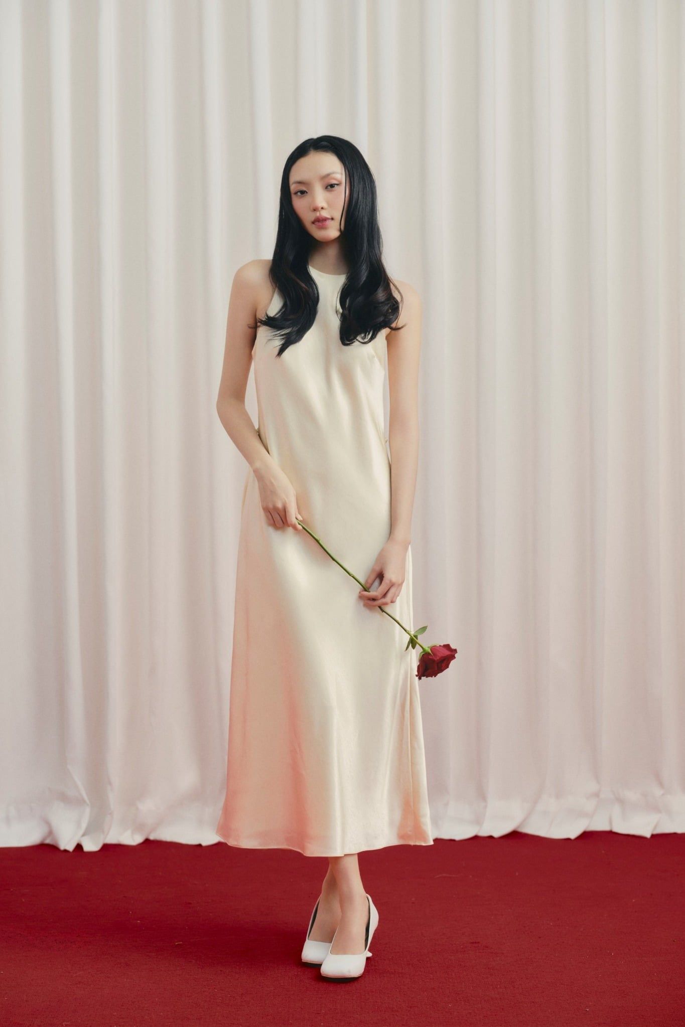 Đầm lụa cổ yếm Silky Halter Dress	nhiều màu