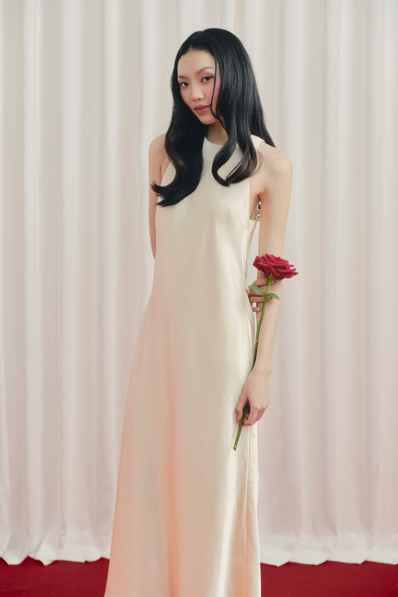 Đầm lụa cổ yếm Silky Halter Dress	nhiều màu