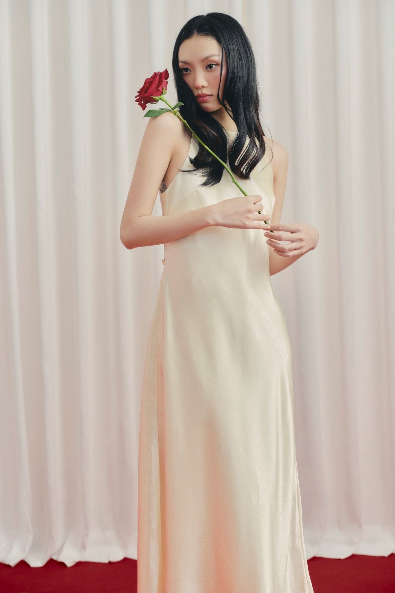 Đầm lụa cổ yếm Silky Halter Dress	nhiều màu