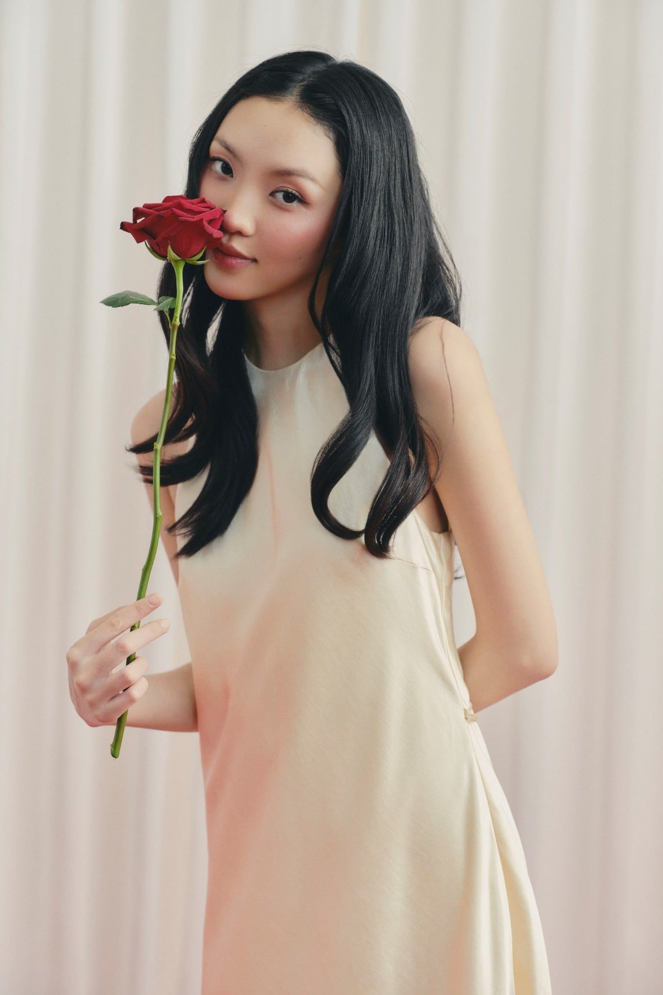 Đầm lụa cổ yếm Silky Halter Dress	nhiều màu