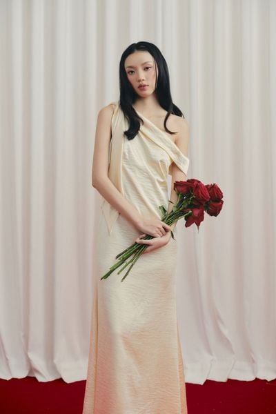 Đầm tiệc lệch vai Cream Satin One Shoulder Dress 