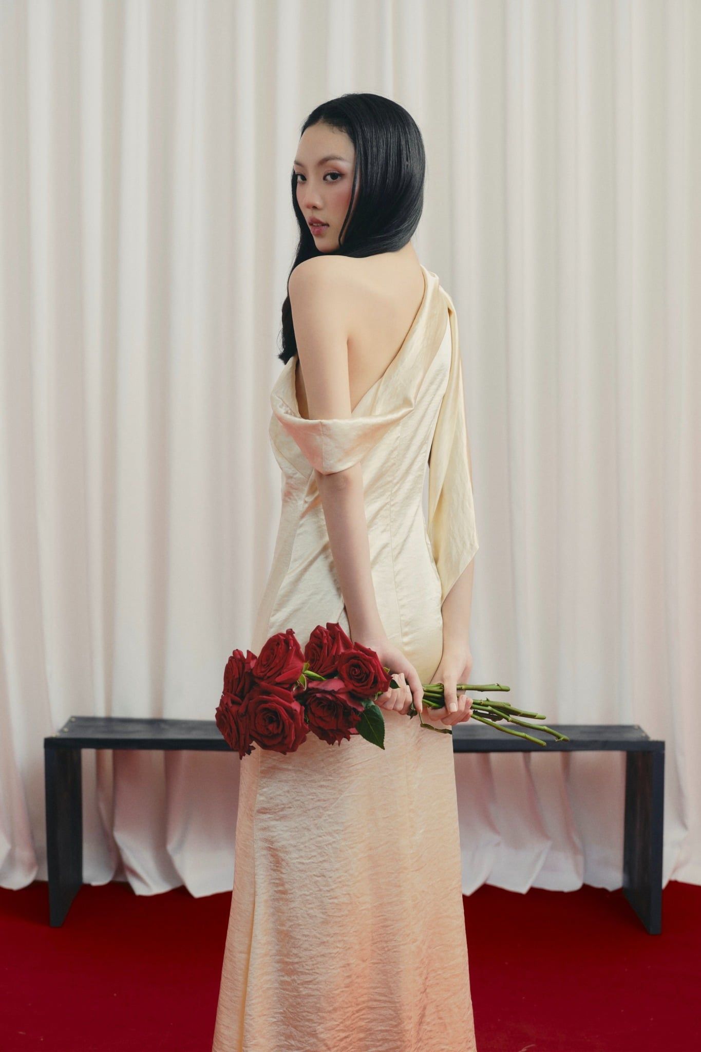 Đầm tiệc lệch vai Cream Satin One Shoulder Dress