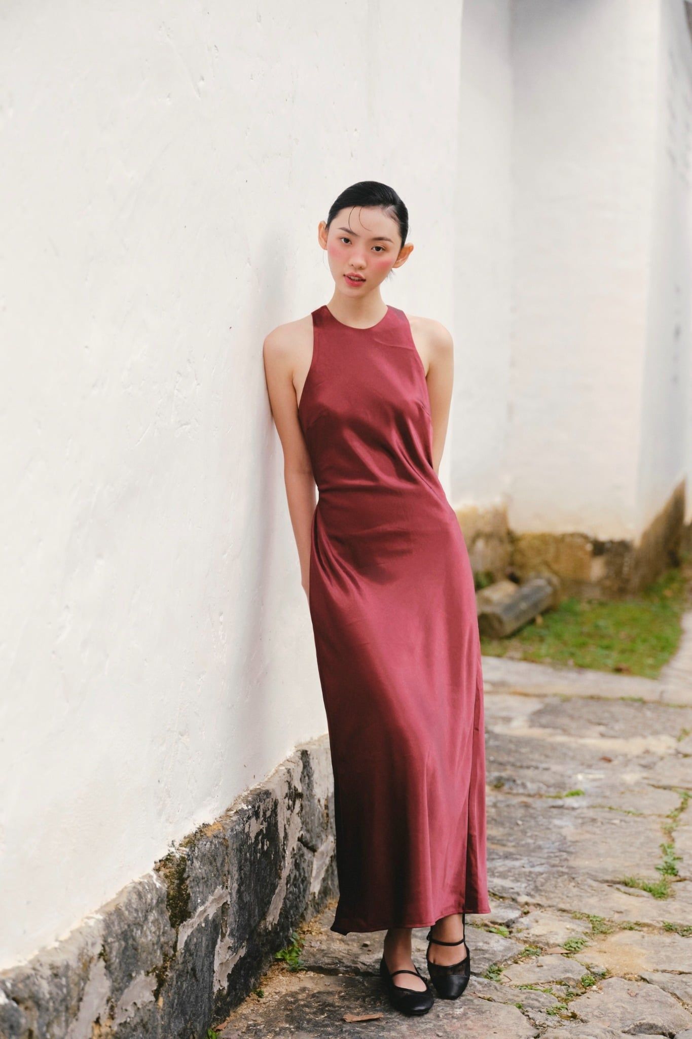 Đầm lụa cổ yếm Silky Halter Dress	nhiều màu