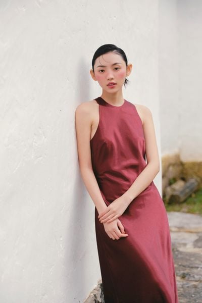  Đầm lụa cổ yếm Silky Halter Dress	nhiều màu 