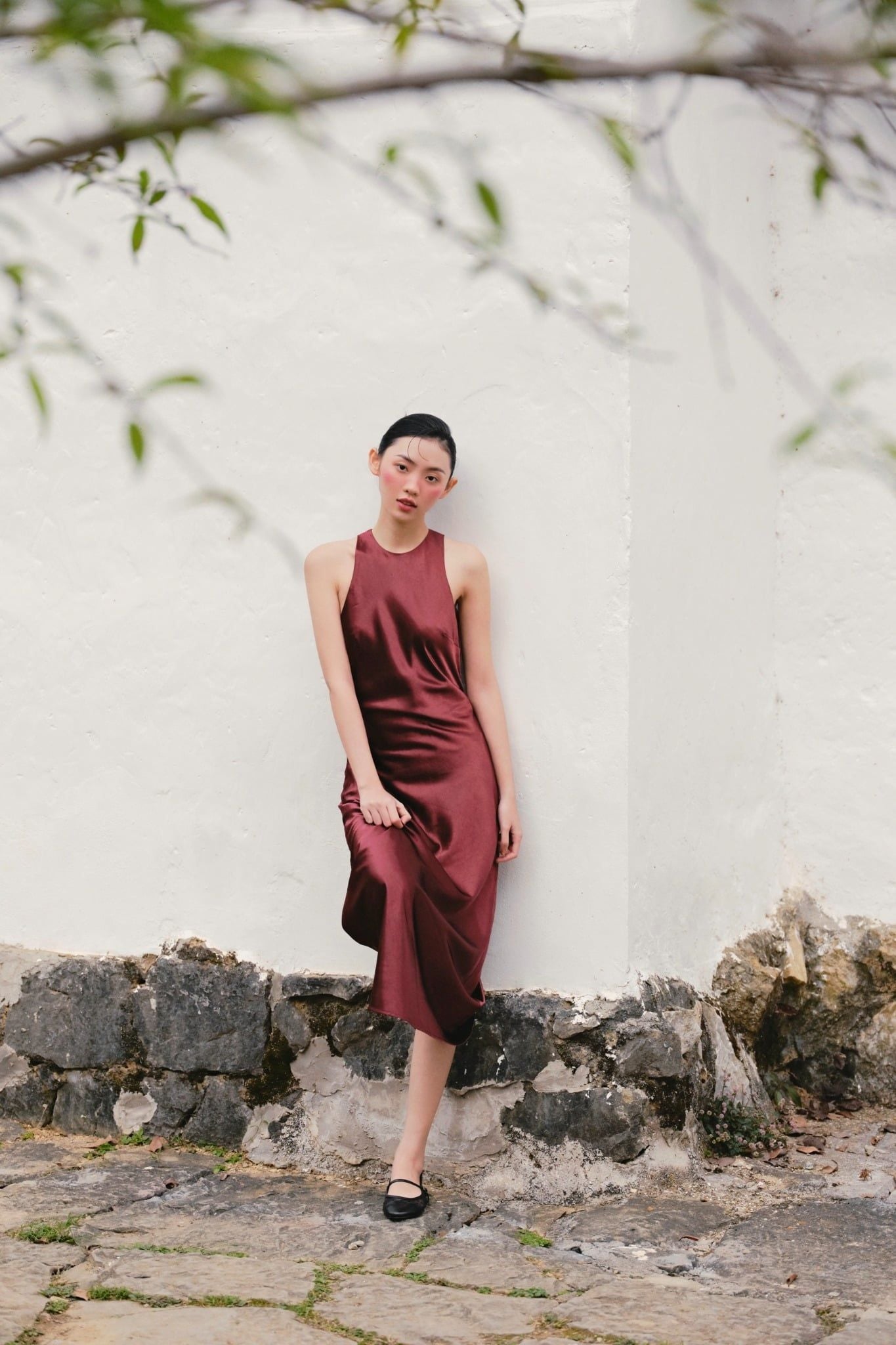 Đầm lụa cổ yếm Silky Halter Dress	nhiều màu