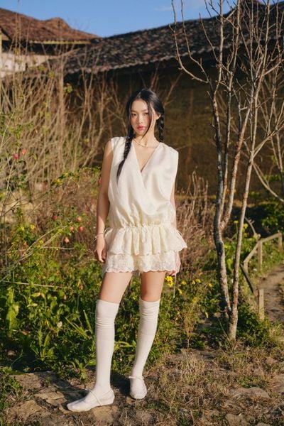  Set áo và chân váy Ivory Chiffon Vneck Ruffled Set 