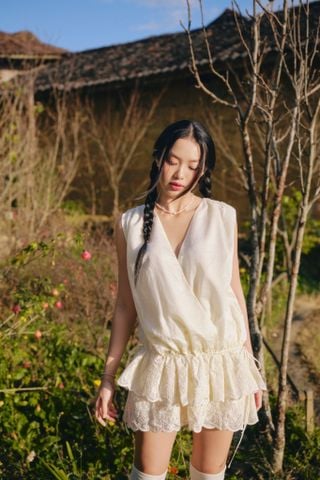 Set áo và chân váy Ivory Chiffon Vneck Ruffled Set