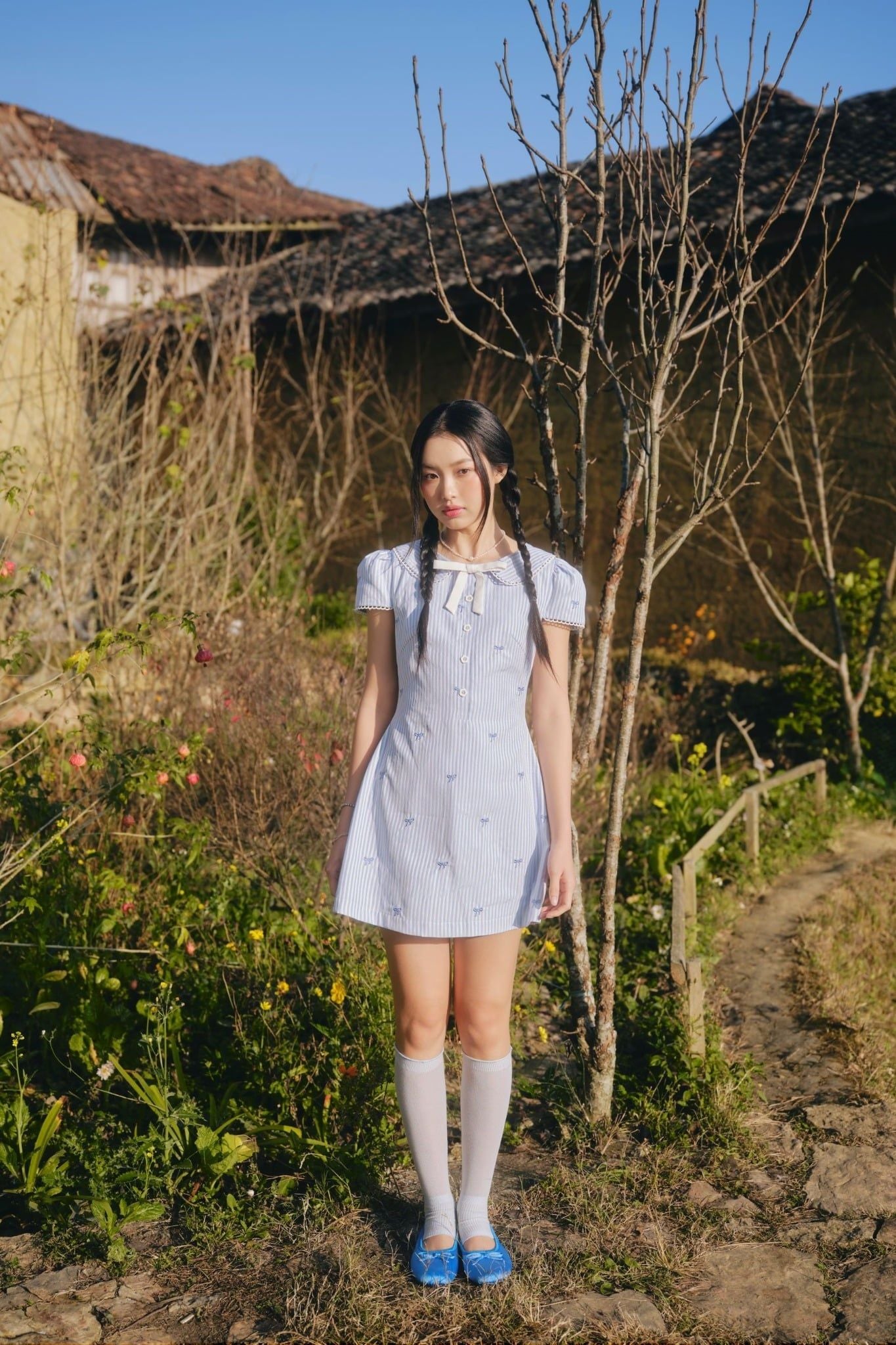 Váy chiết eo dáng ngắn Blue Striped Bow Puff Sleeves Dress