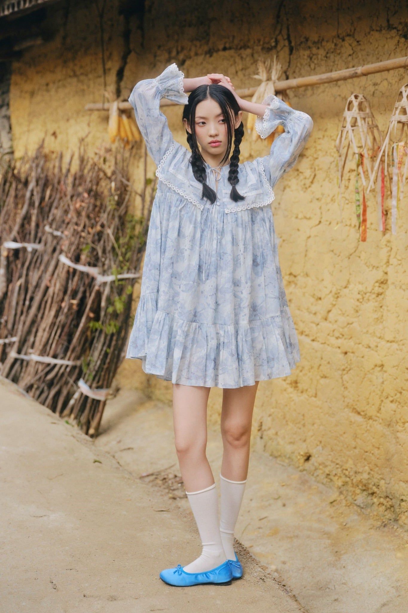 Váy hoa dáng suông Blue Fleur Cotton Collared Ruffled Dress