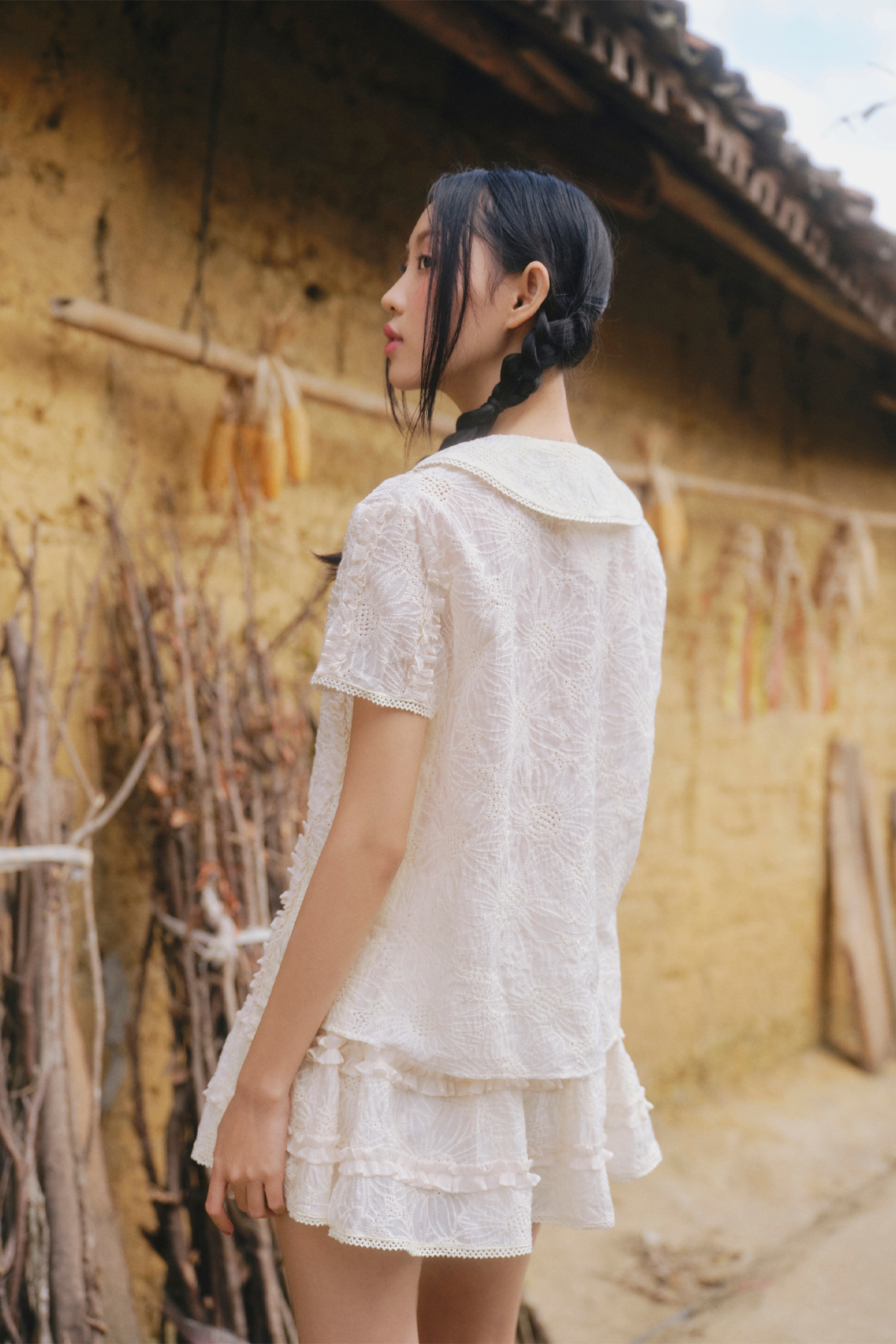 Set áo và chân váy váy kem Cream Lace Chiffon Fleur Collar Set