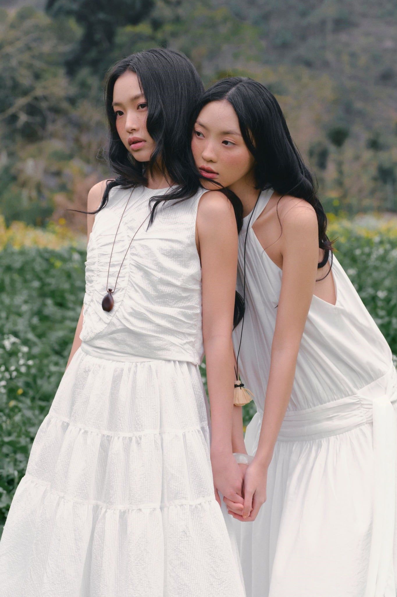 Set áo và chân váy White Ruched Tiered Maxi Set