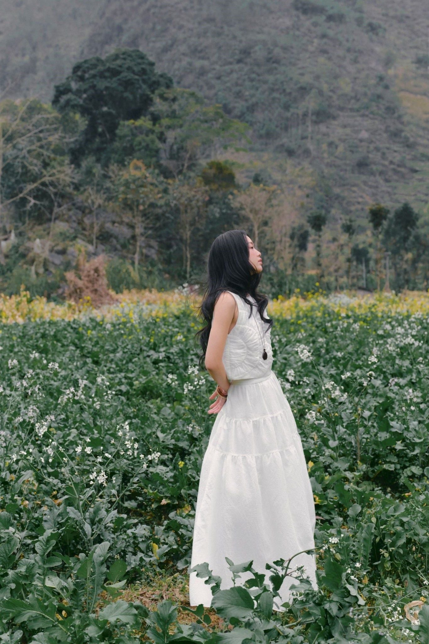 Set áo và chân váy White Ruched Tiered Maxi Set