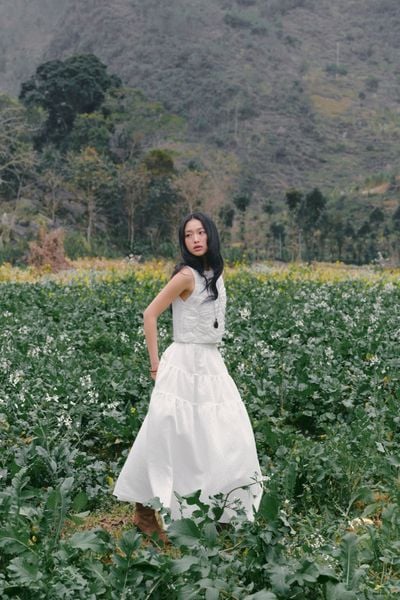  Set áo và chân váy White Ruched Tiered Maxi Set 