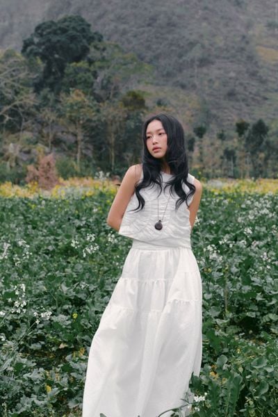  Set áo và chân váy White Ruched Tiered Maxi Set 