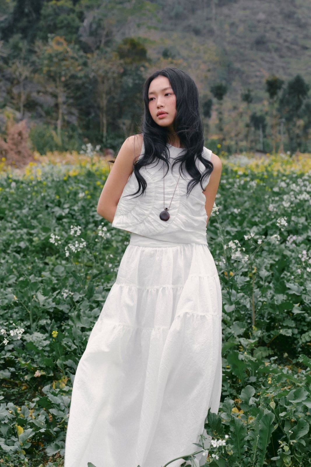 Set áo và chân váy White Ruched Tiered Maxi Set