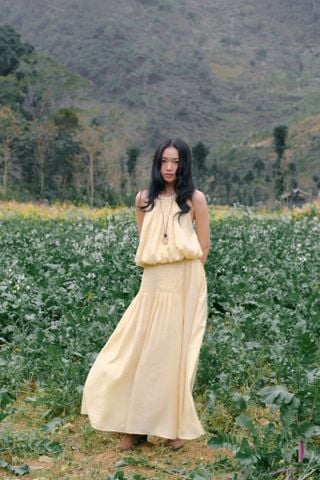 Set áo và chân váy Butter Halter Pleated Maxi Set