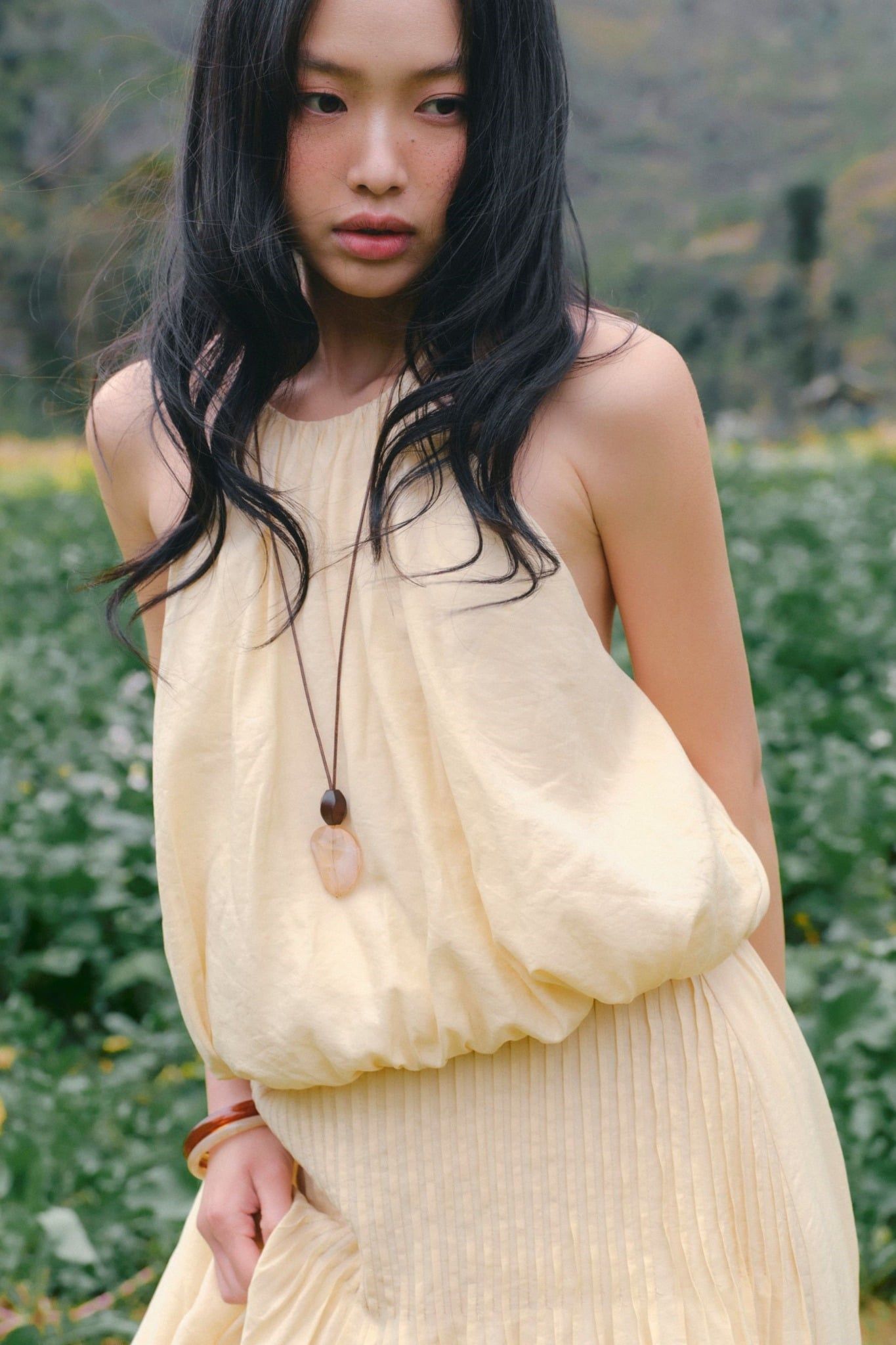 Set áo và chân váy Butter Halter Pleated Maxi Set