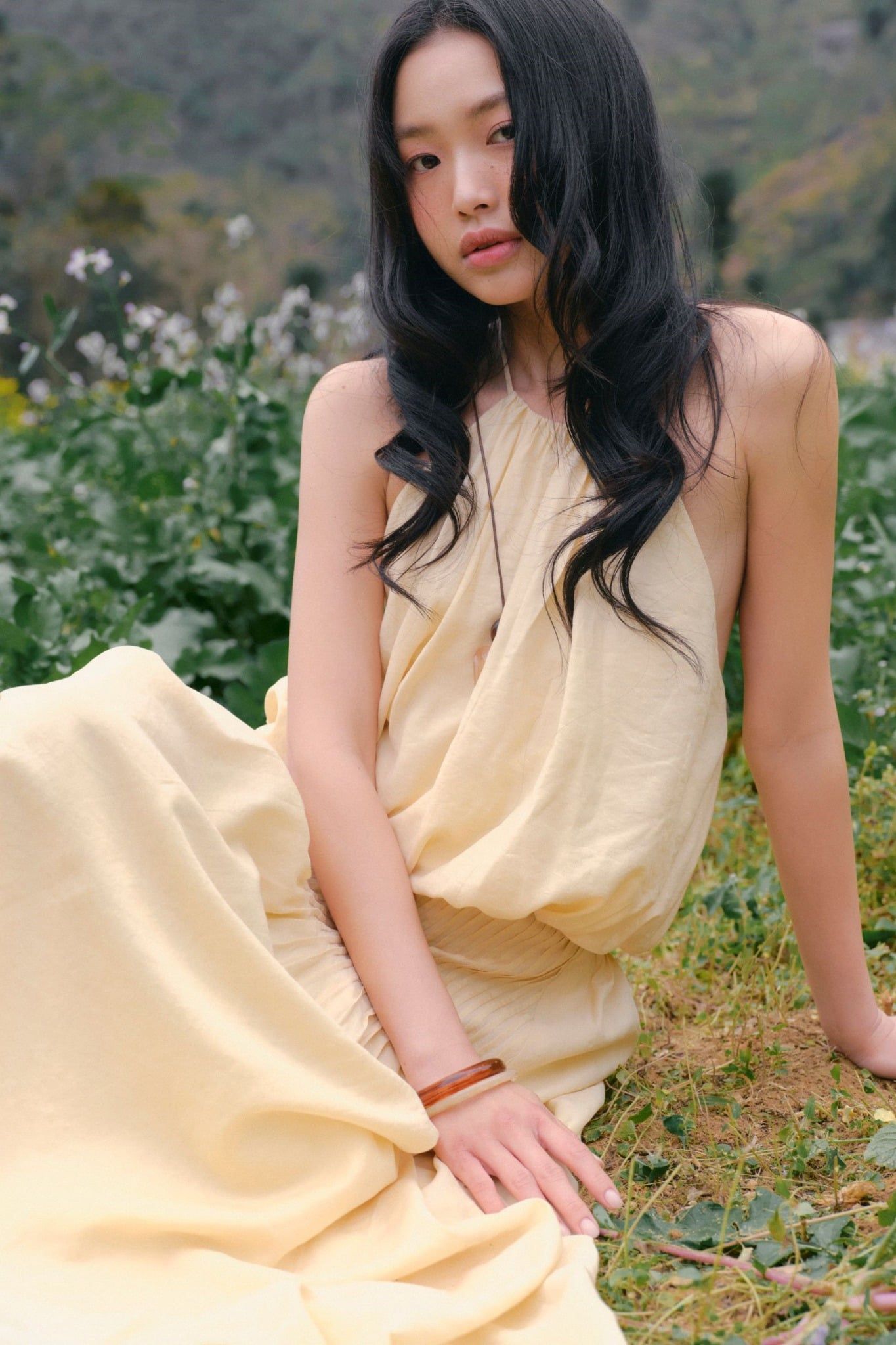 Set áo và chân váy Butter Halter Pleated Maxi Set