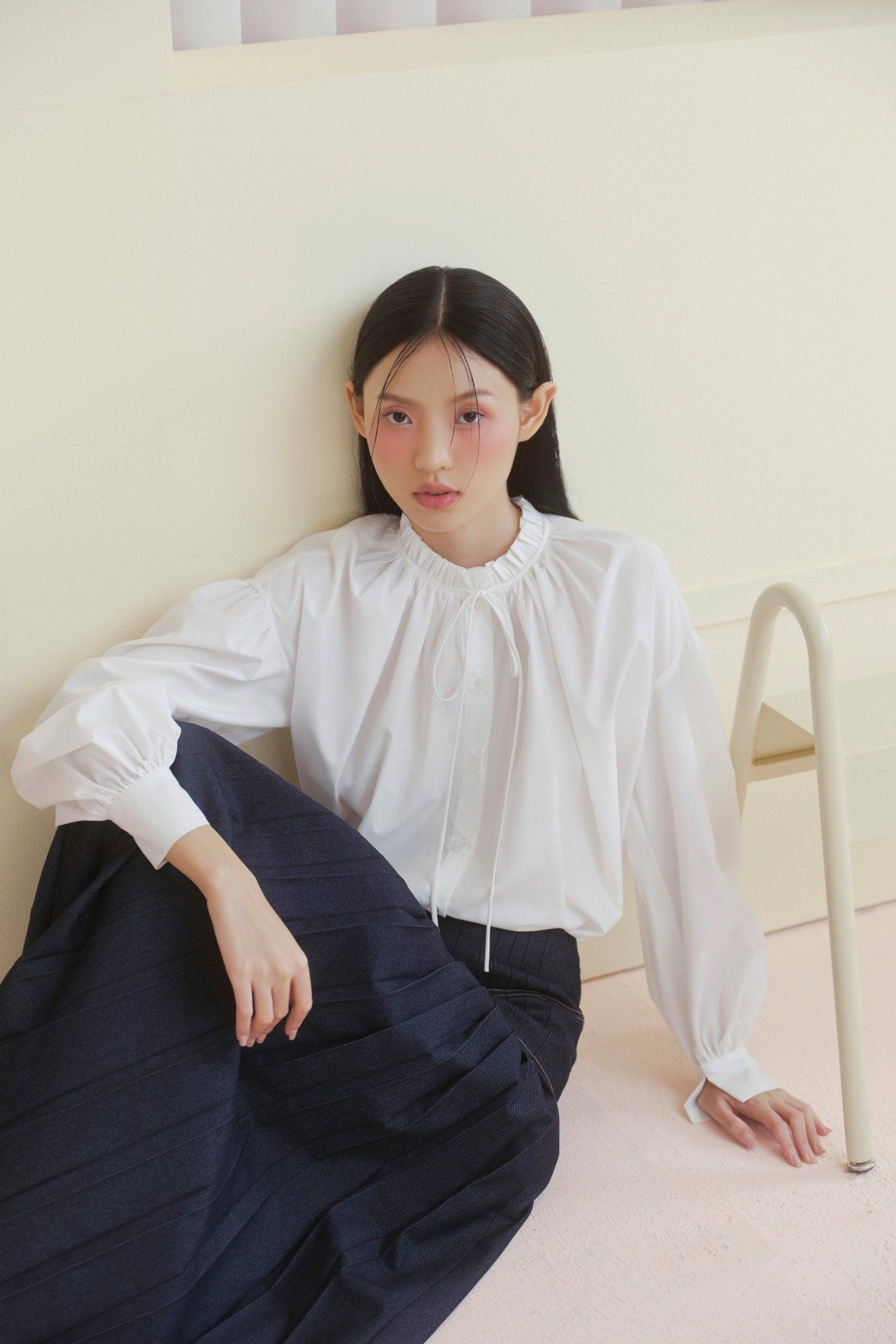 Áo White Cotton Ruffled Tie Neck Shirt