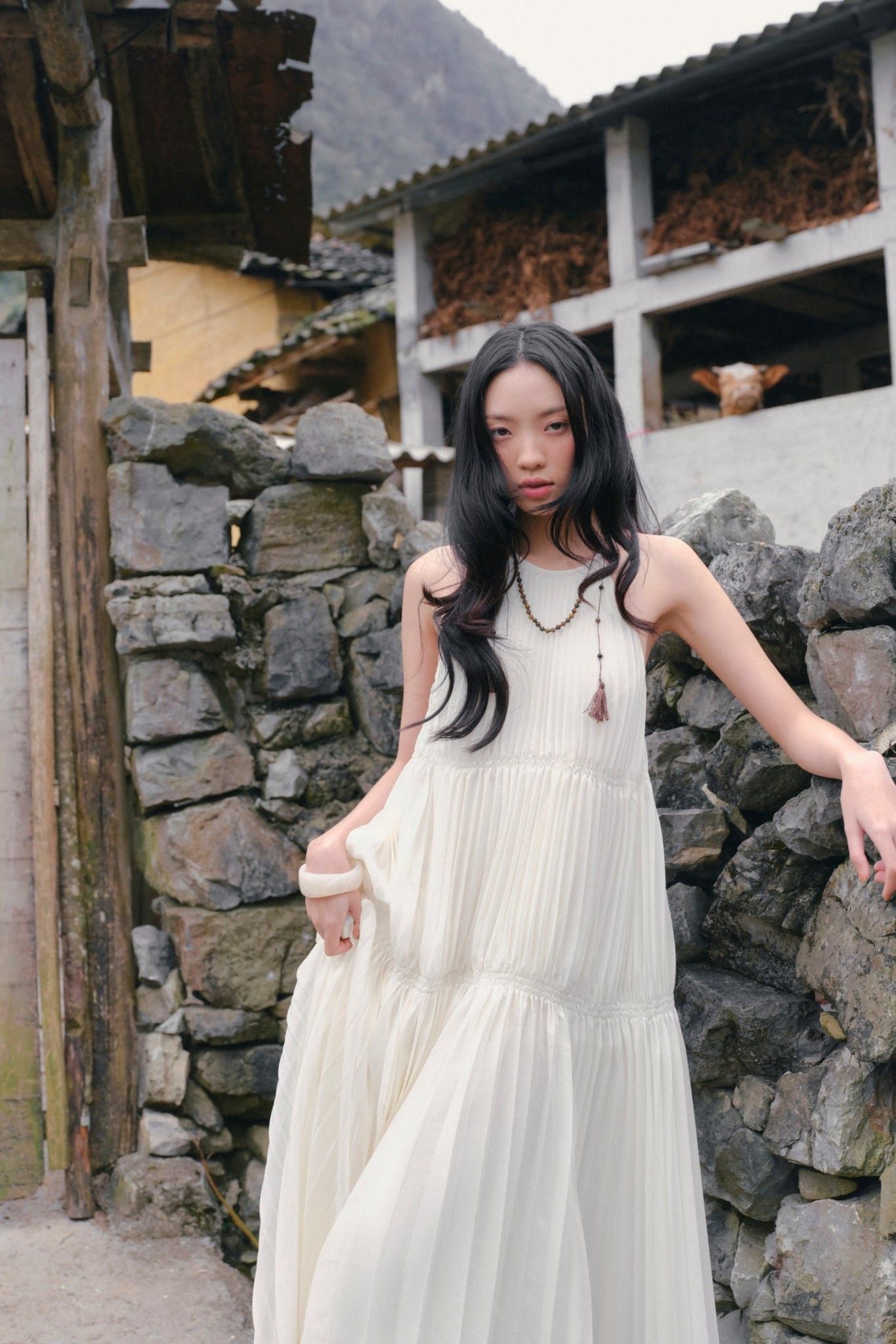 Váy maxi dáng yếm Cream Chiffon Halter Neck Tiered Maxi Dress