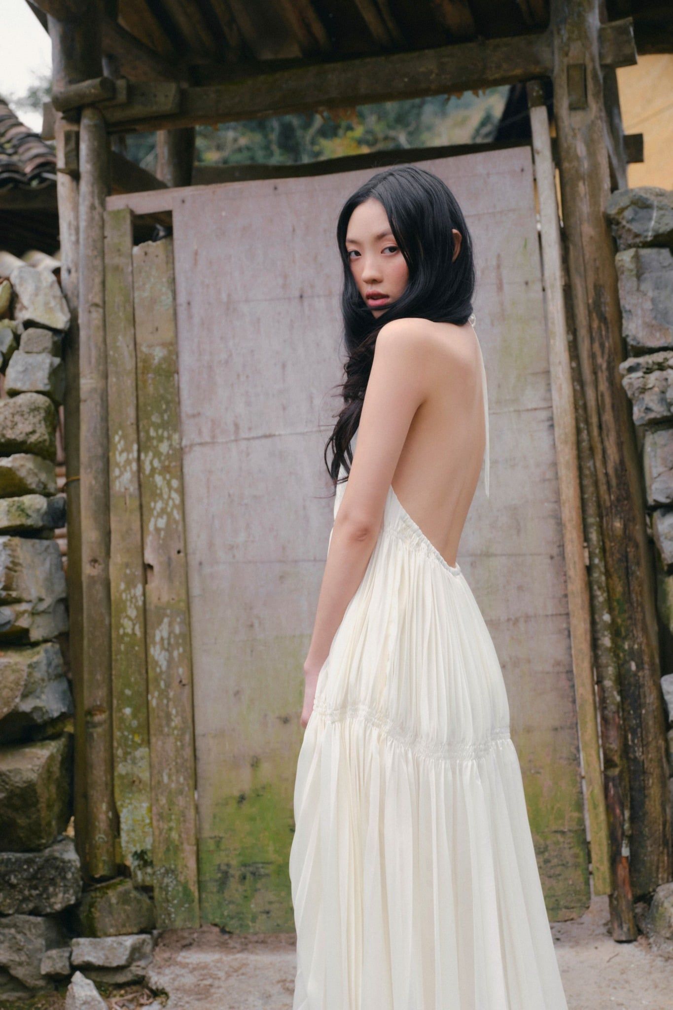 Váy maxi dáng yếm Cream Chiffon Halter Neck Tiered Maxi Dress