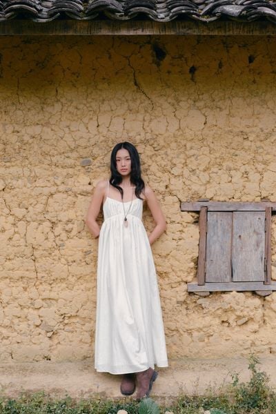  Váy maxi 2 dây White Cotton Strappy Gathered Maxi Dress 