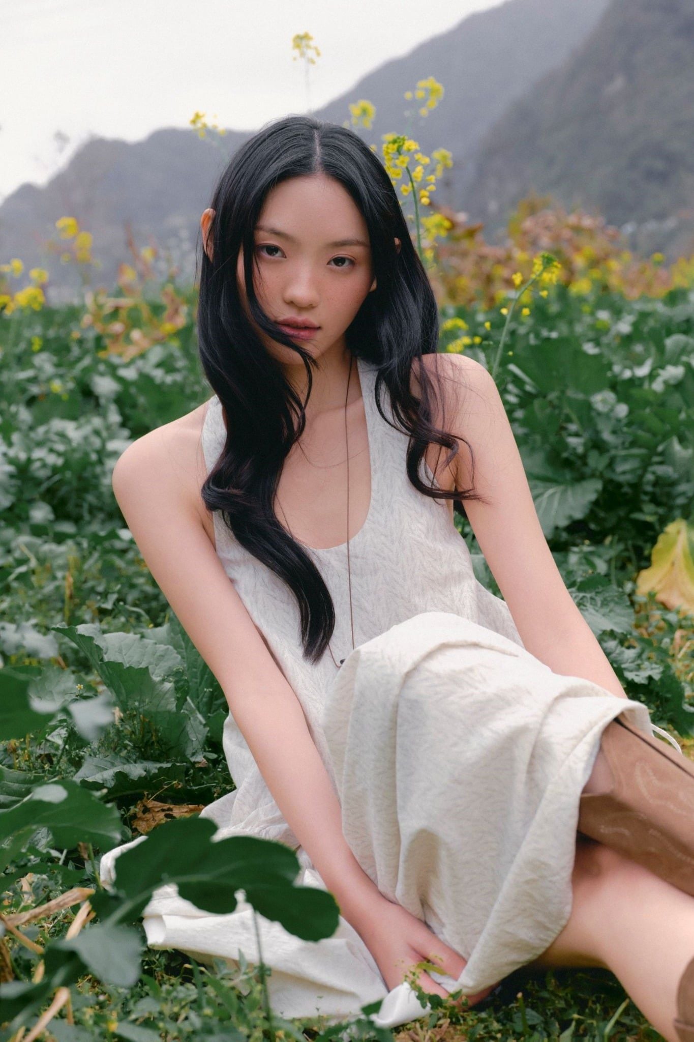 Váy maxi White Round Neck Tiered Maxi Dress