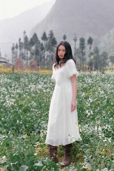  Váy maxi tay bồng Dami Dress in White 