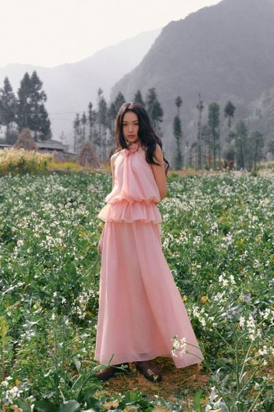  Set áo và chân váy Pink Halter Ruffled Maxi Set 