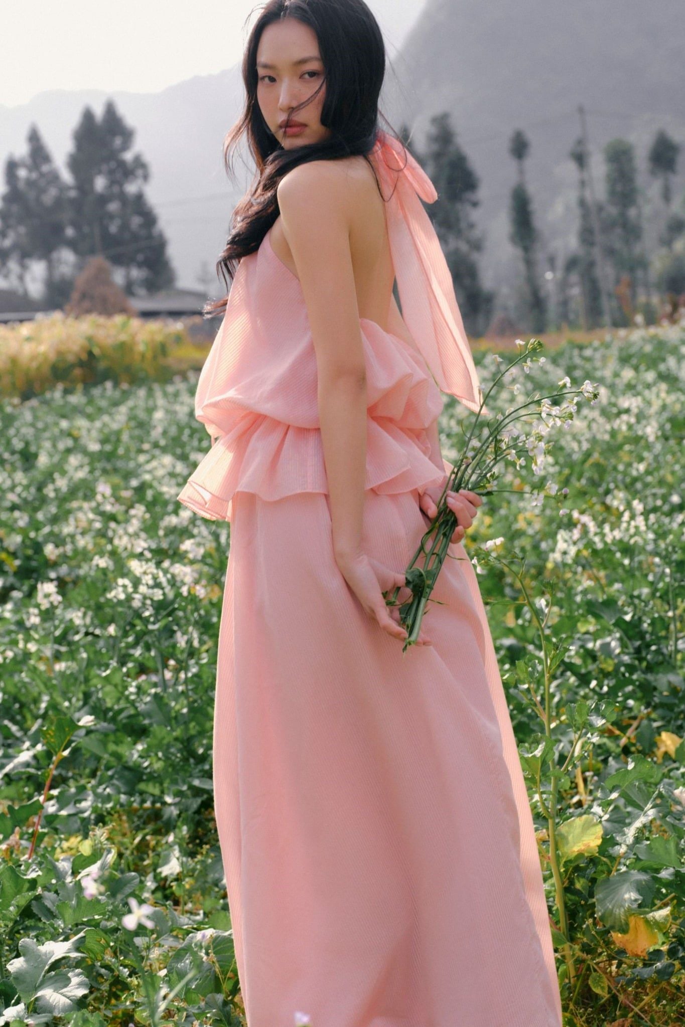 Set áo và chân váy Pink Halter Ruffled Maxi Set
