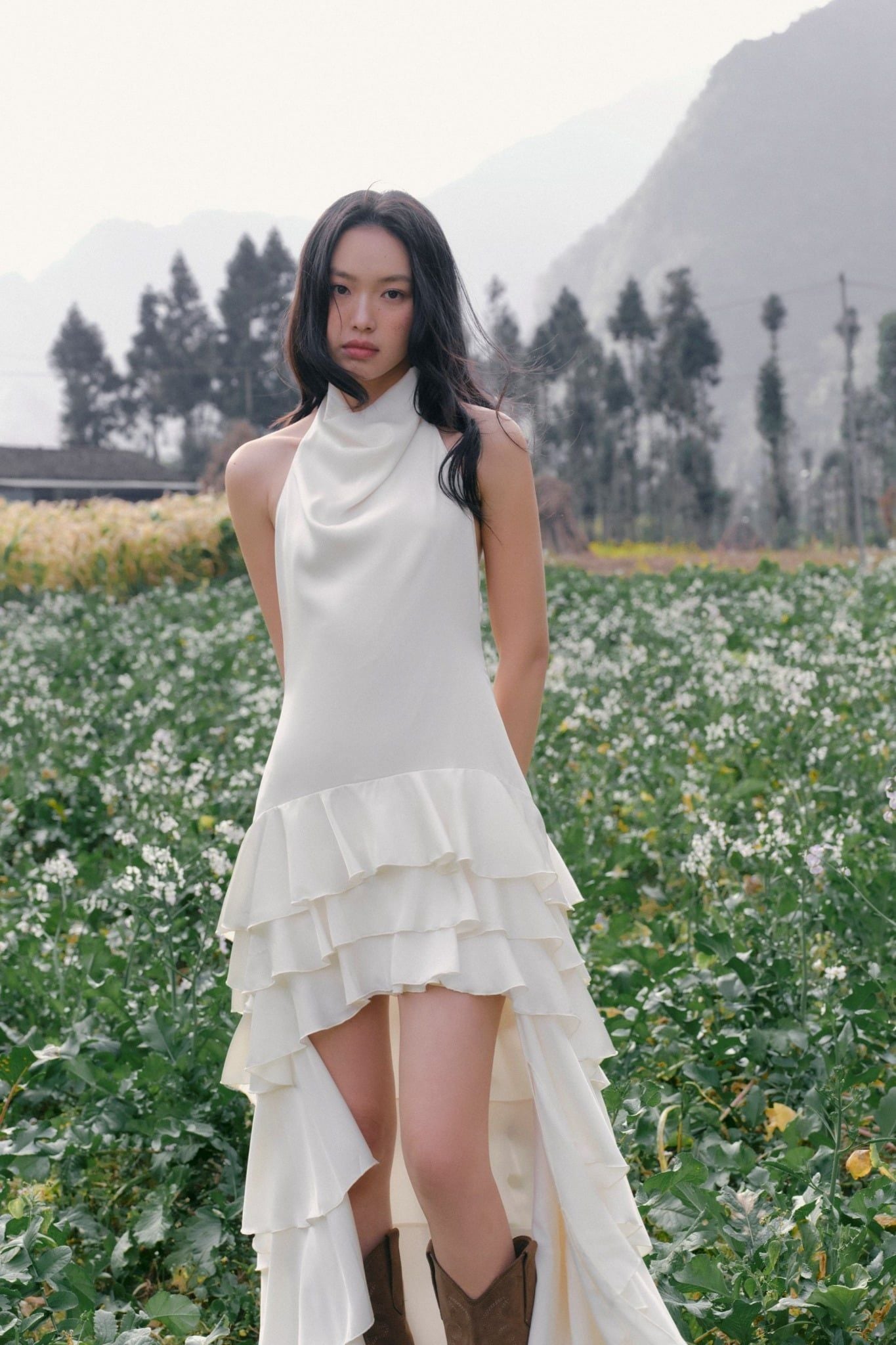 Váy tiệc White Ruffled High Low Hem Halter Neck Dress