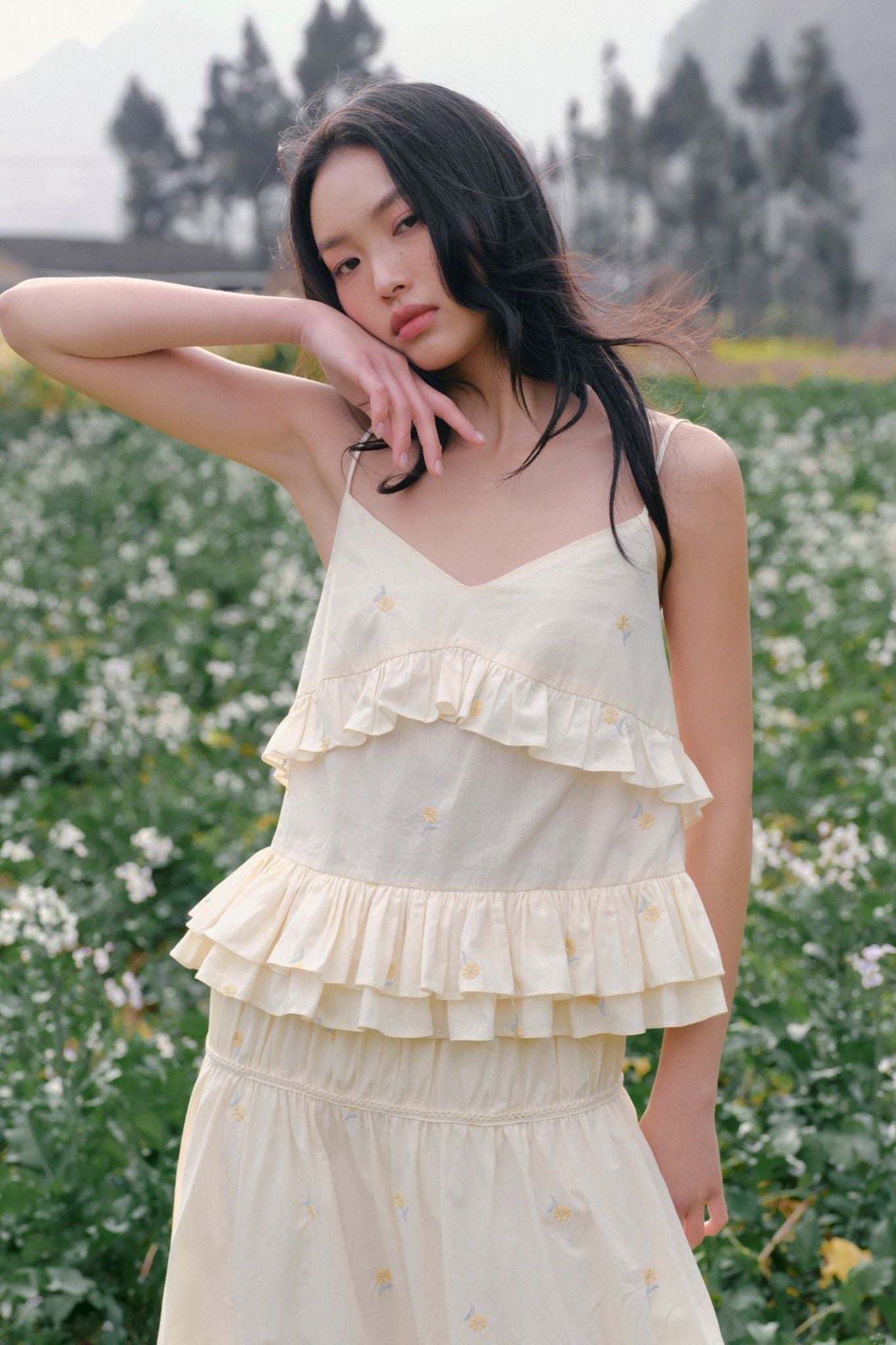 Váy maxi Butter Fleur Strappy Ruffle Maxi Dress