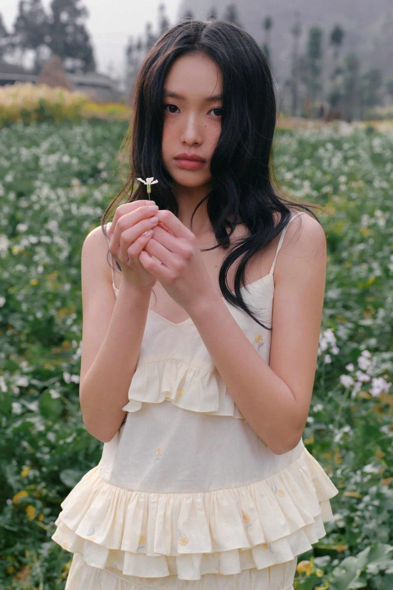 Váy maxi Butter Fleur Strappy Ruffle Maxi Dress