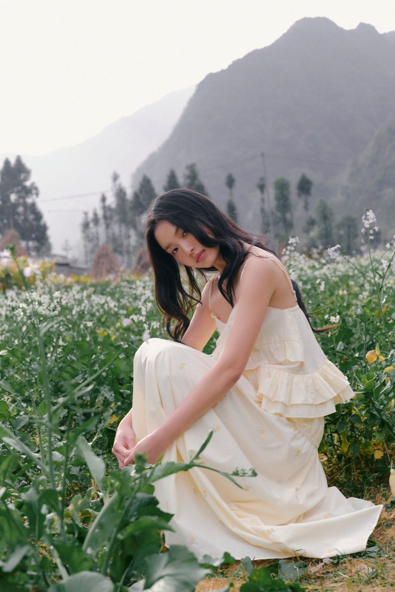 Váy maxi Butter Fleur Strappy Ruffle Maxi Dress