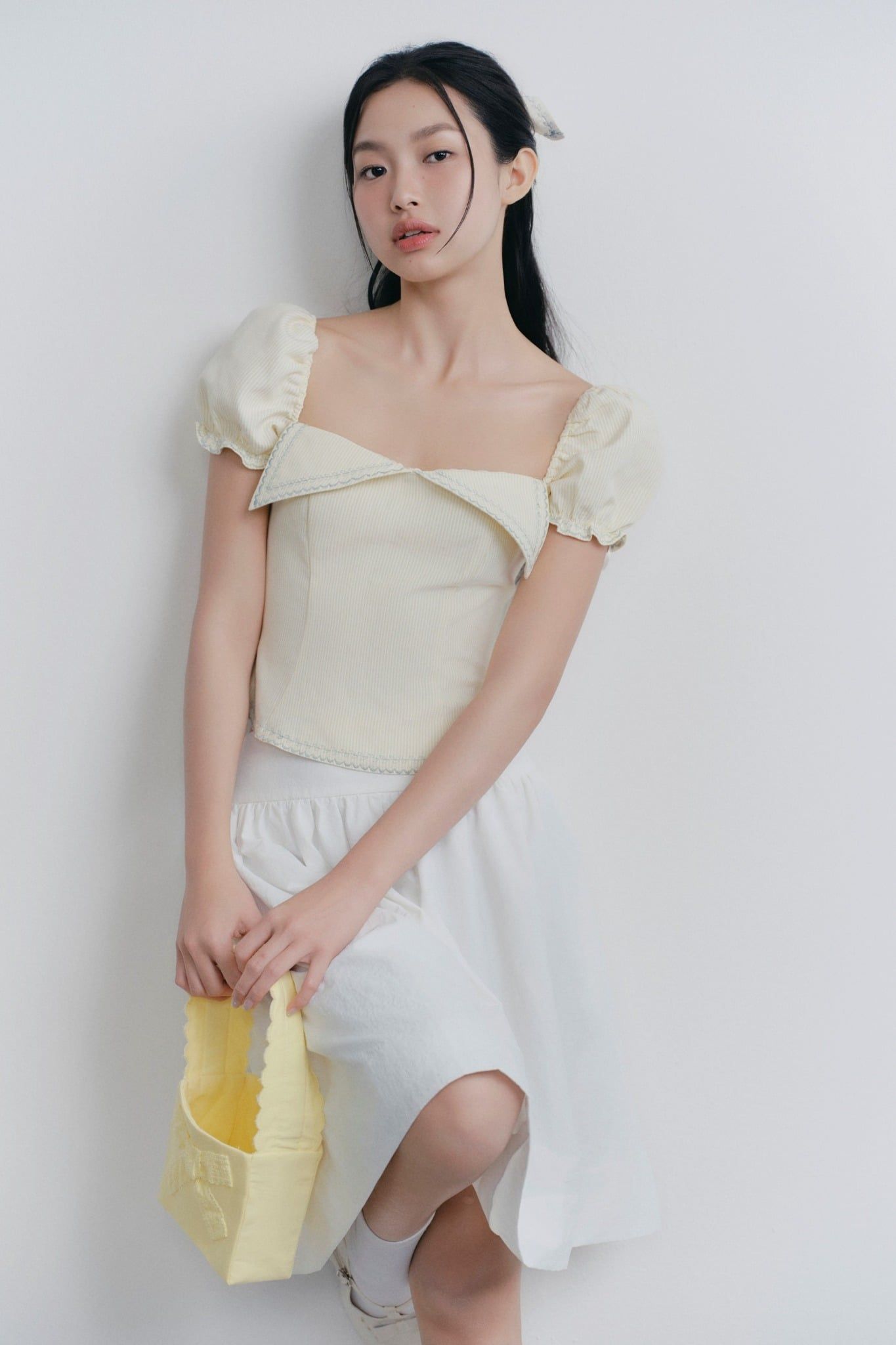 Áo Ivory Square Neck Embro Top