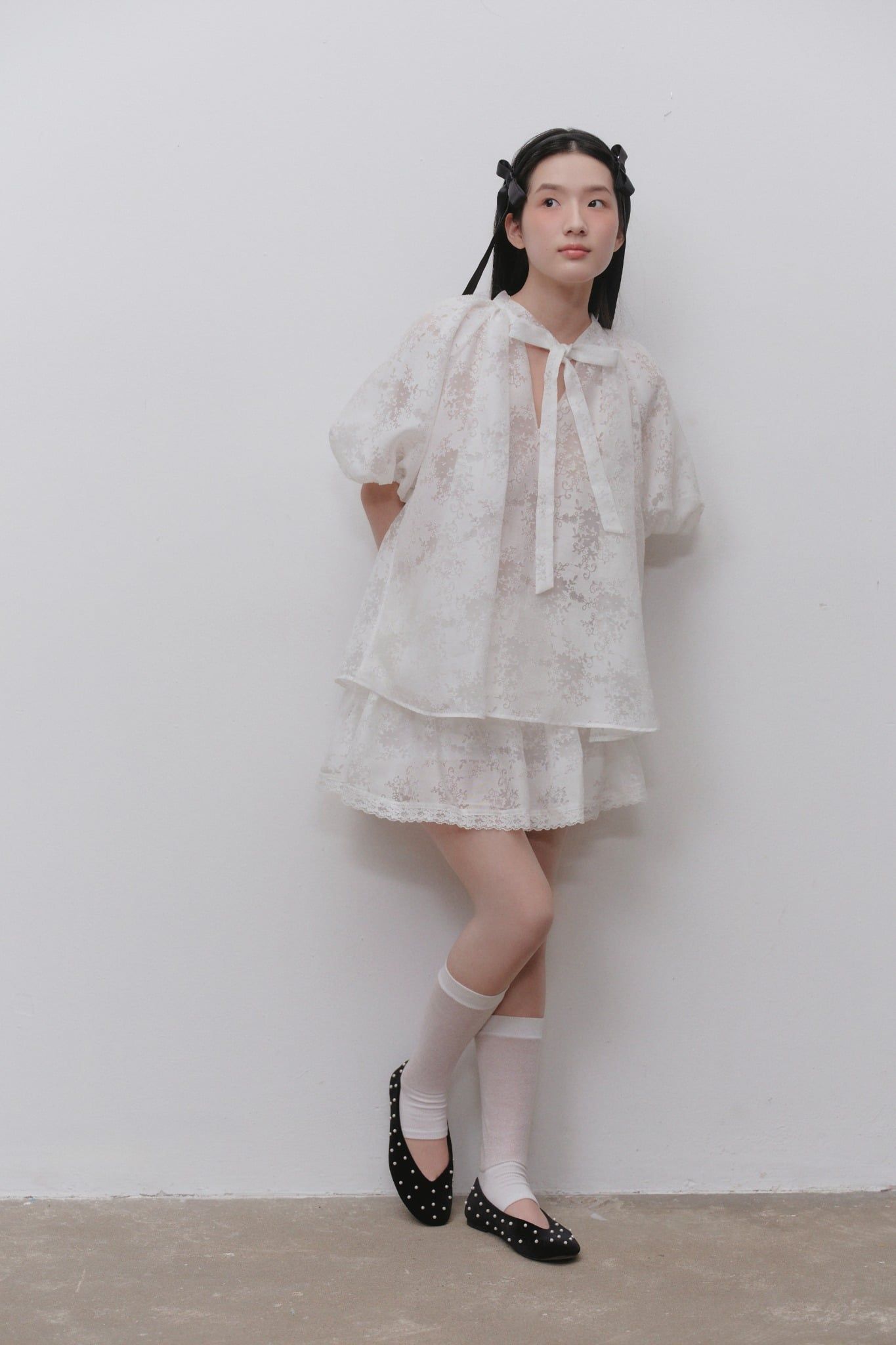 Set áo và chân váy ren Ivory Lace Long Sleeves Set