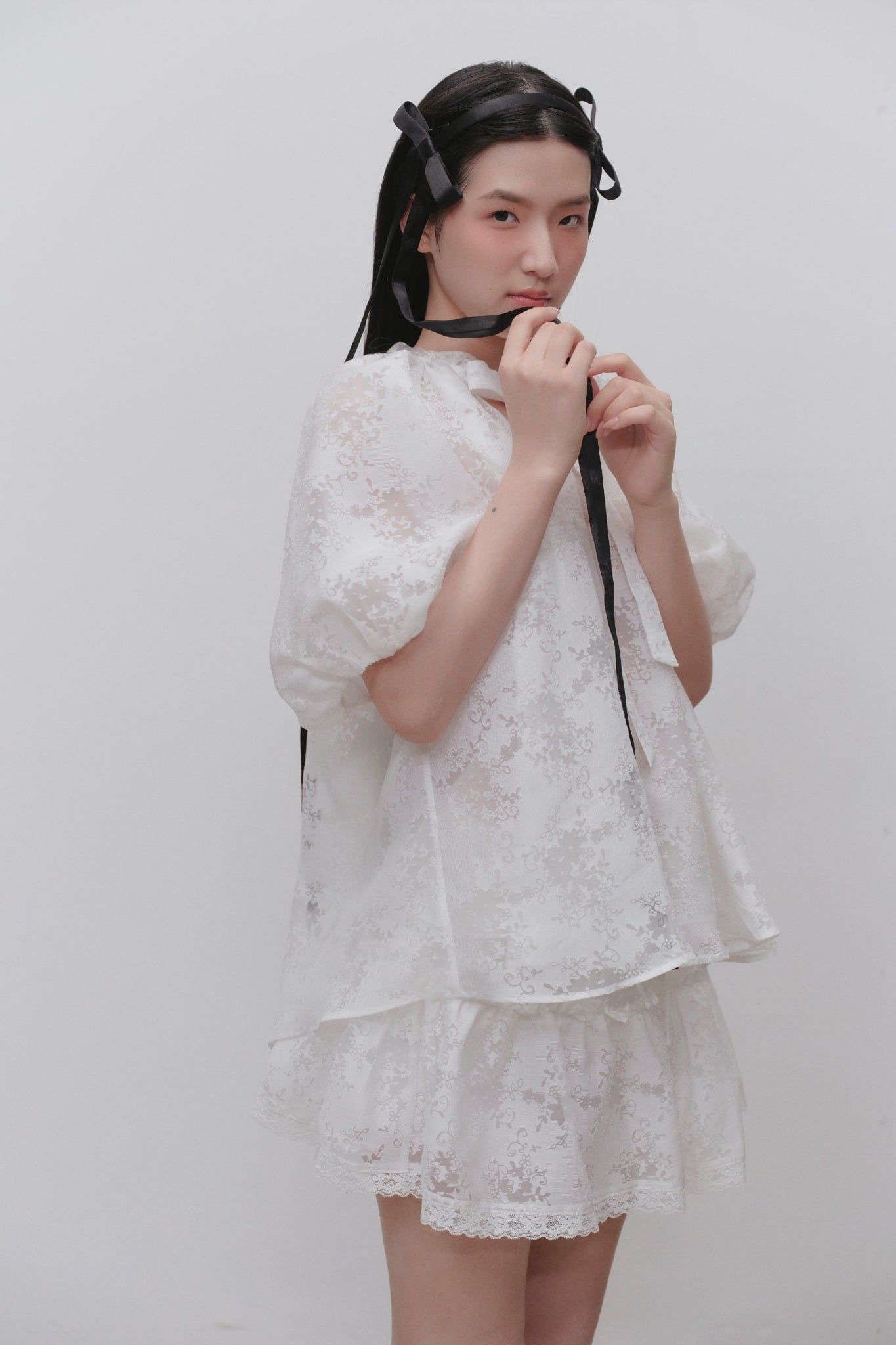 Set áo và chân váy ren Ivory Lace Long Sleeves Set