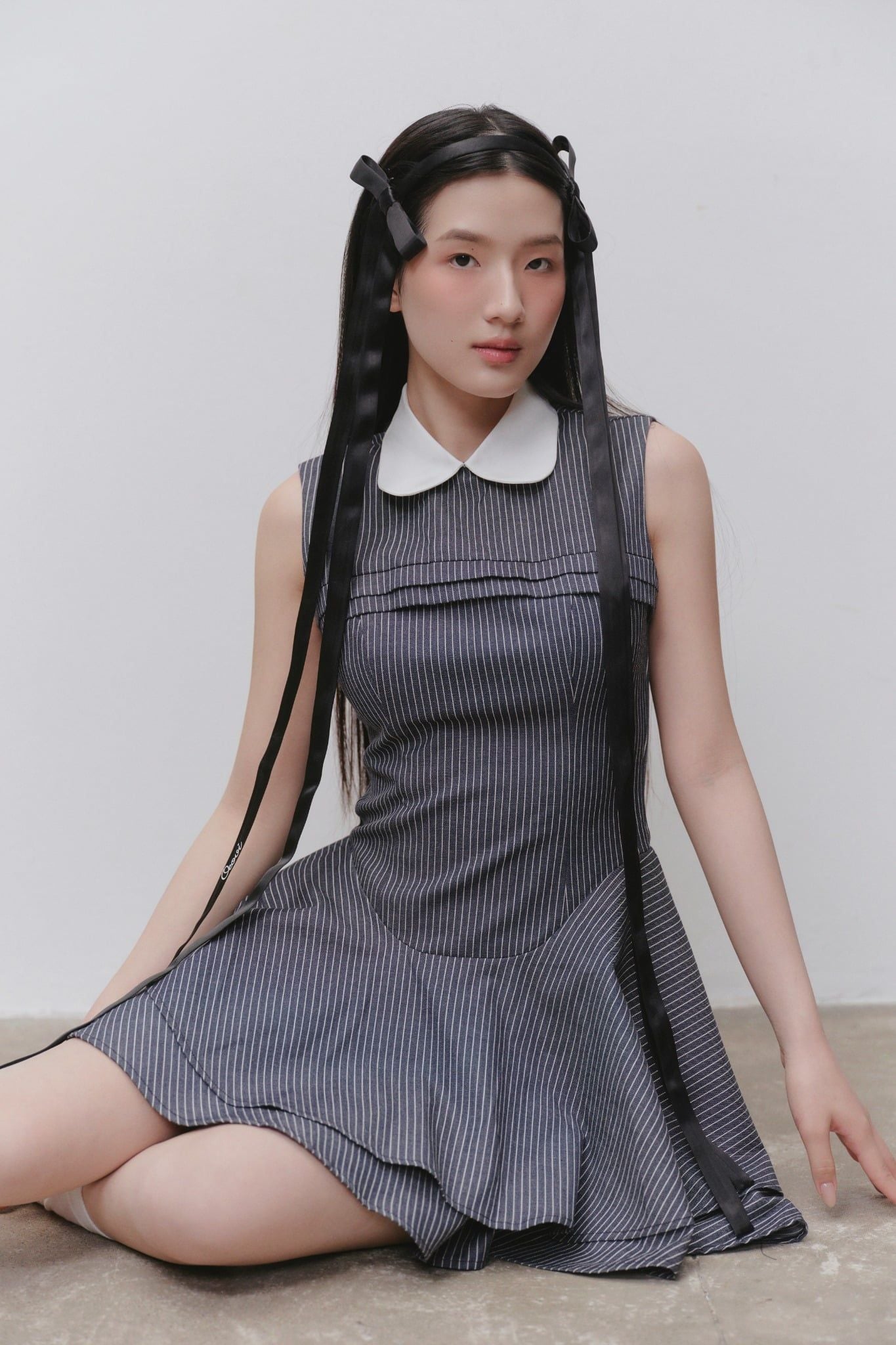 Váy mini cổ sơ mi Charcoal Denim Pleated Mini Dress