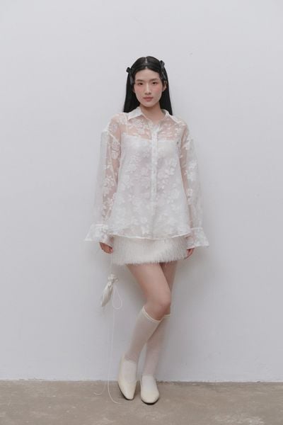  Áo sơ mi ren họa tiết hoa White Fleur Sheer Lace Shirt 