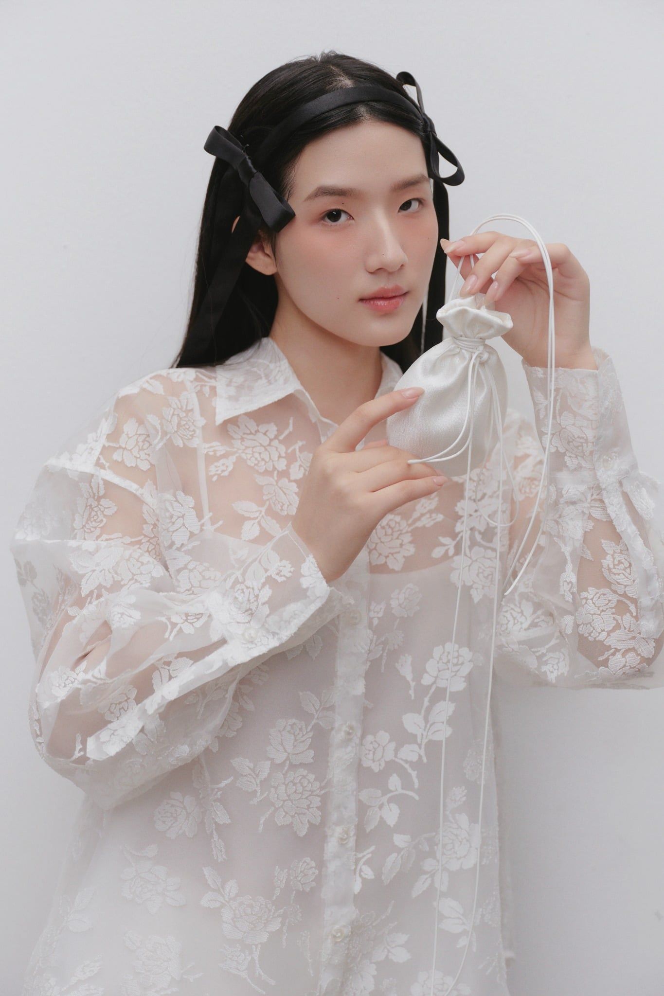Áo sơ mi ren họa tiết hoa White Fleur Sheer Lace Shirt