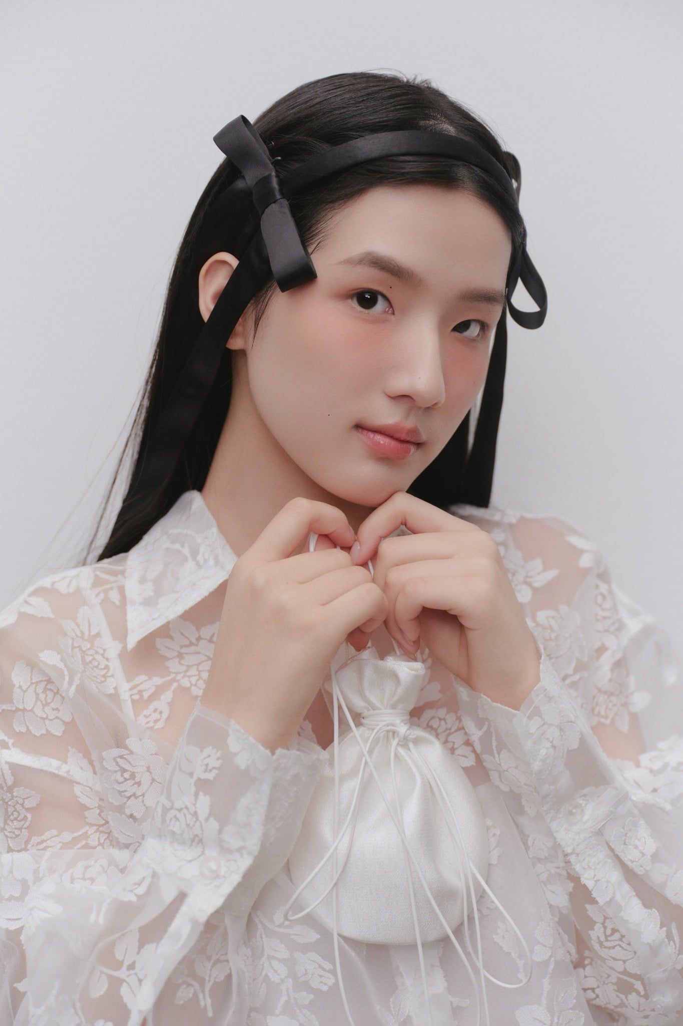 Áo sơ mi ren họa tiết hoa White Fleur Sheer Lace Shirt