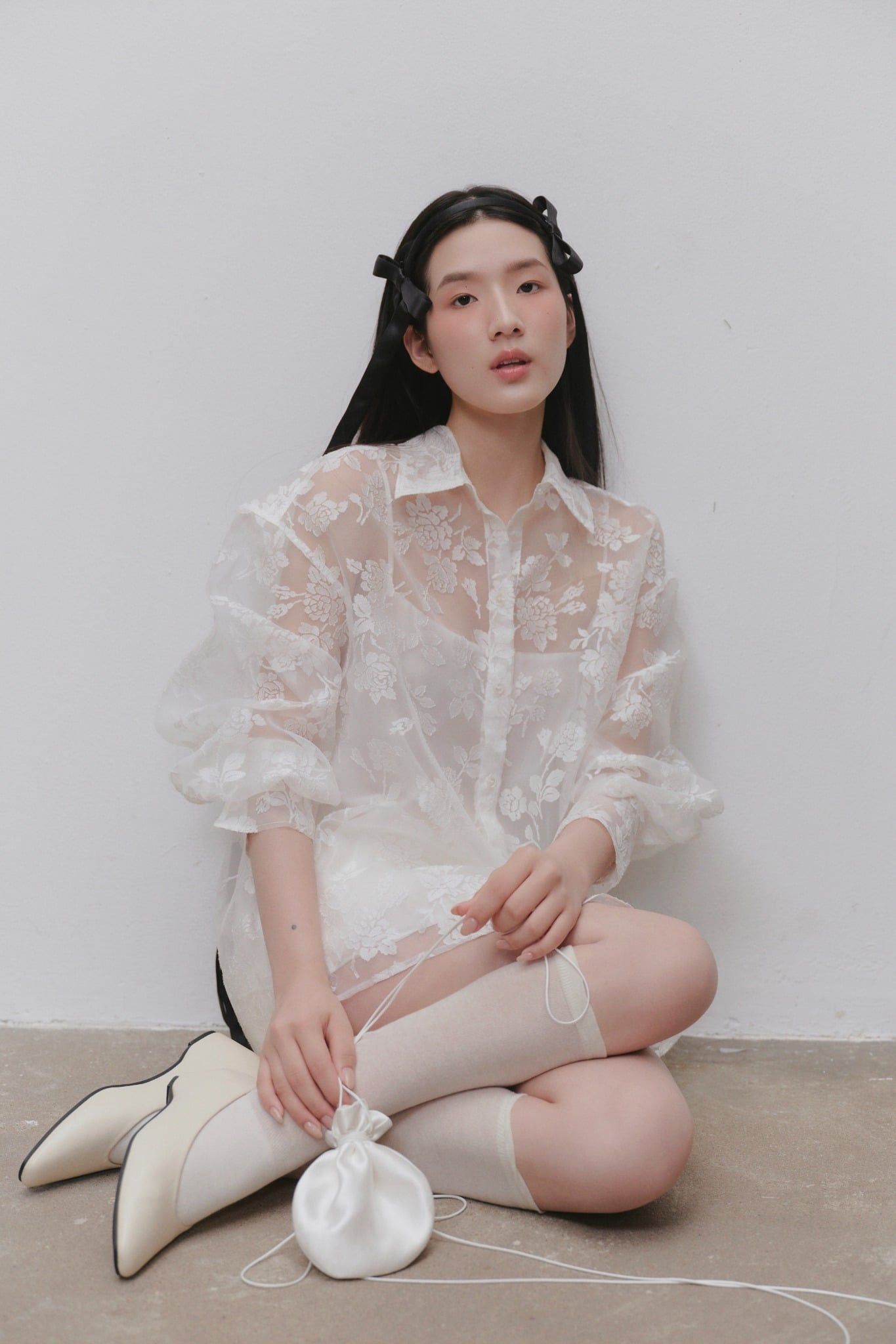 Áo sơ mi ren họa tiết hoa White Fleur Sheer Lace Shirt
