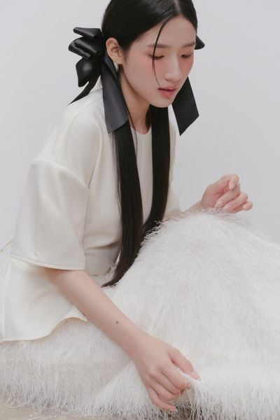  Áo tay lở dáng rộng xẻ tà Cream Mid Sleeve Loose Slit Top 